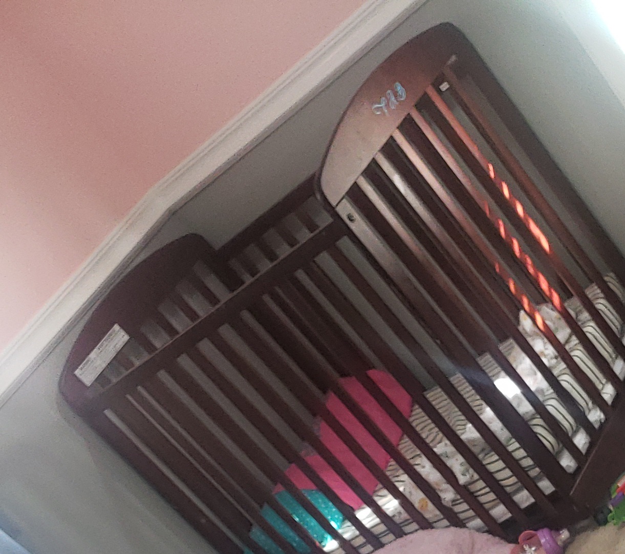 DaVinci alpha mini rocking crib in cherry